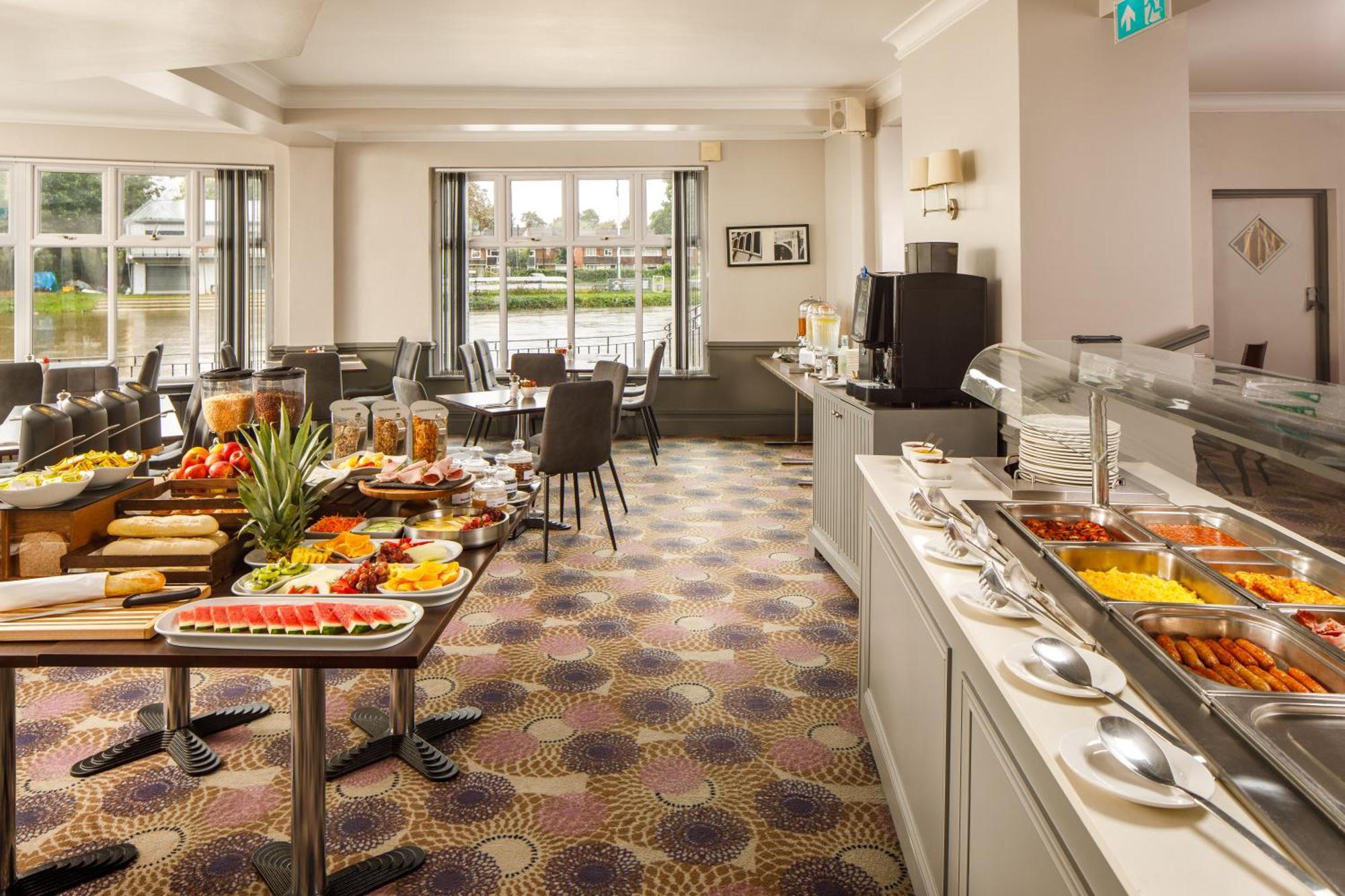 Sunday London Staines-Upon-Thames Heathrow T5 Hotel Bagian luar foto