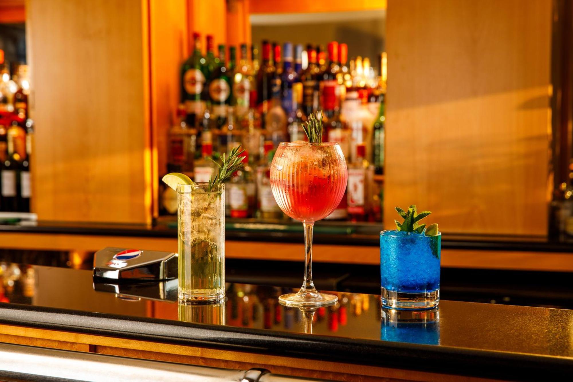 Sunday London Staines-Upon-Thames Heathrow T5 Hotel Bagian luar foto