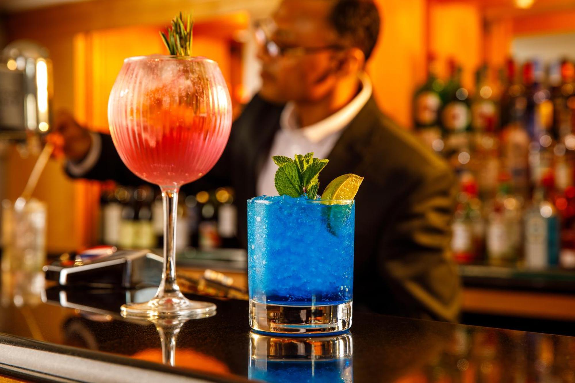 Sunday London Staines-Upon-Thames Heathrow T5 Hotel Bagian luar foto
