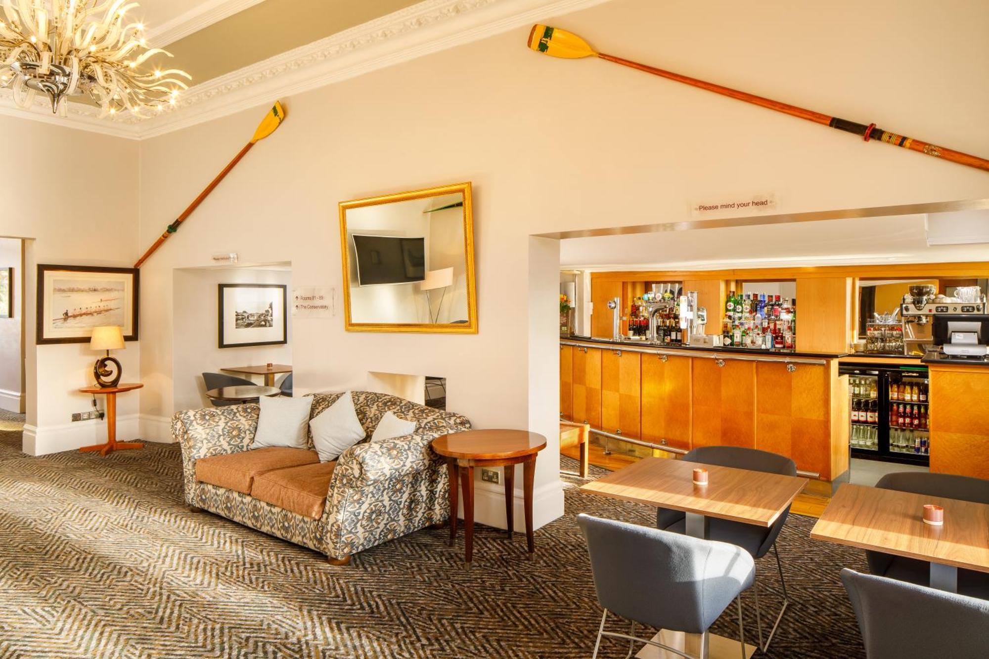 Sunday London Staines-Upon-Thames Heathrow T5 Hotel Bagian luar foto