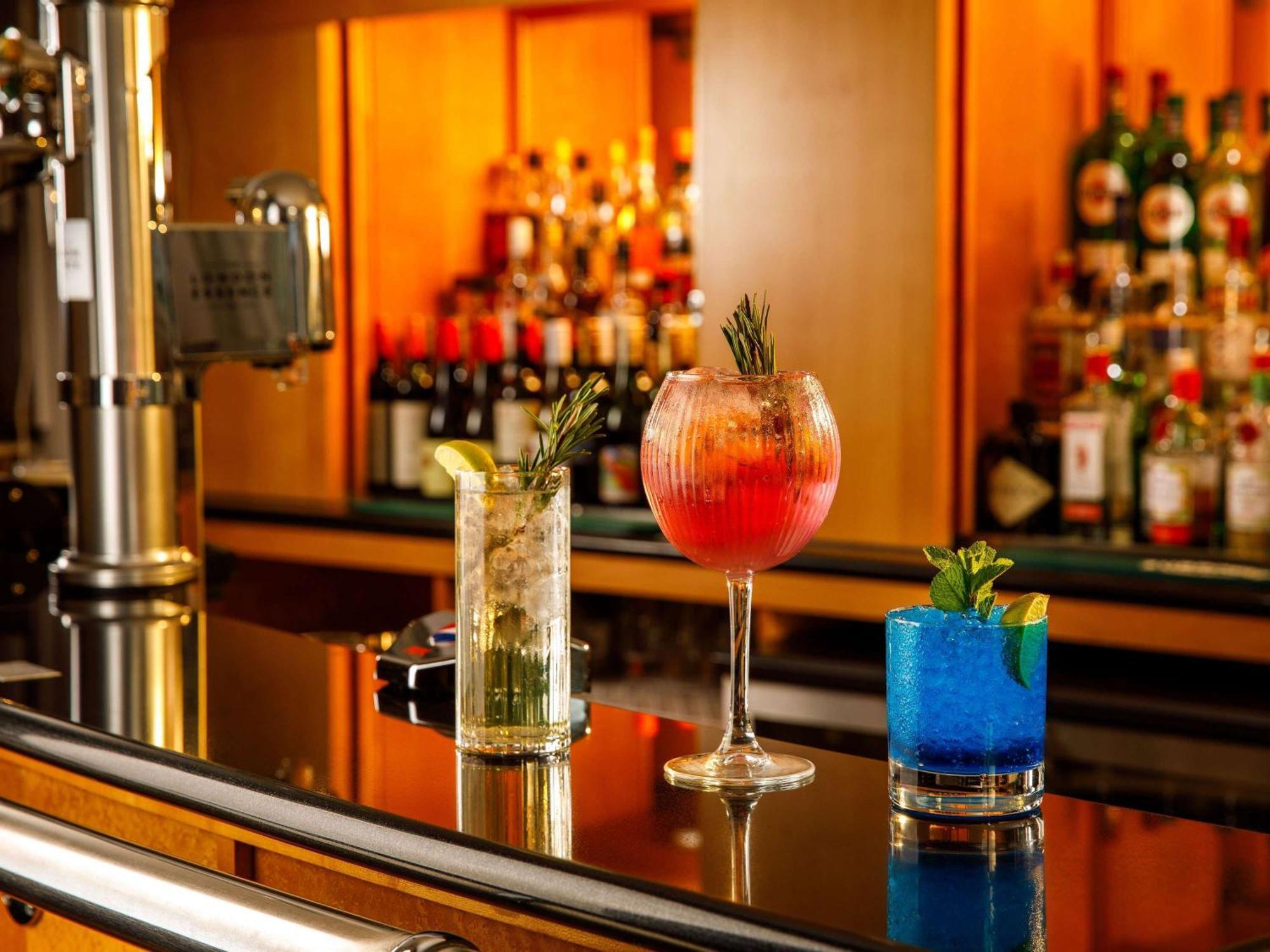 Sunday London Staines-Upon-Thames Heathrow T5 Hotel Bagian luar foto