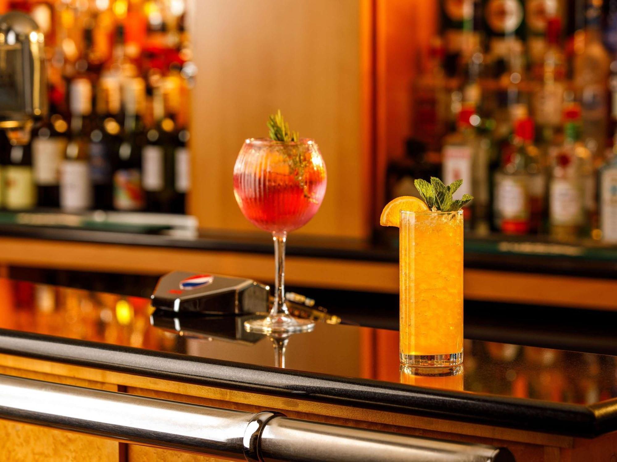 Sunday London Staines-Upon-Thames Heathrow T5 Hotel Bagian luar foto