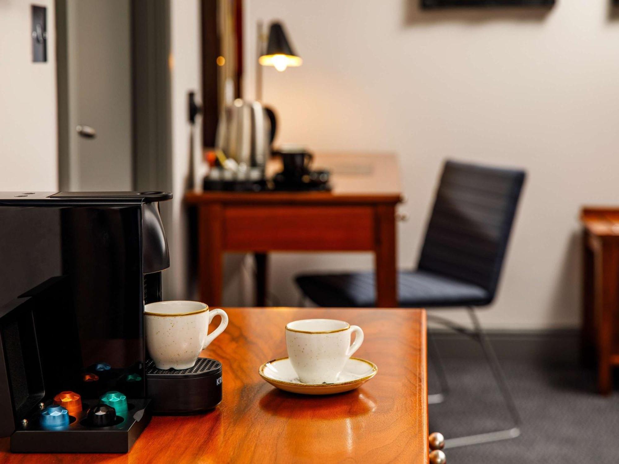 Sunday London Staines-Upon-Thames Heathrow T5 Hotel Bagian luar foto