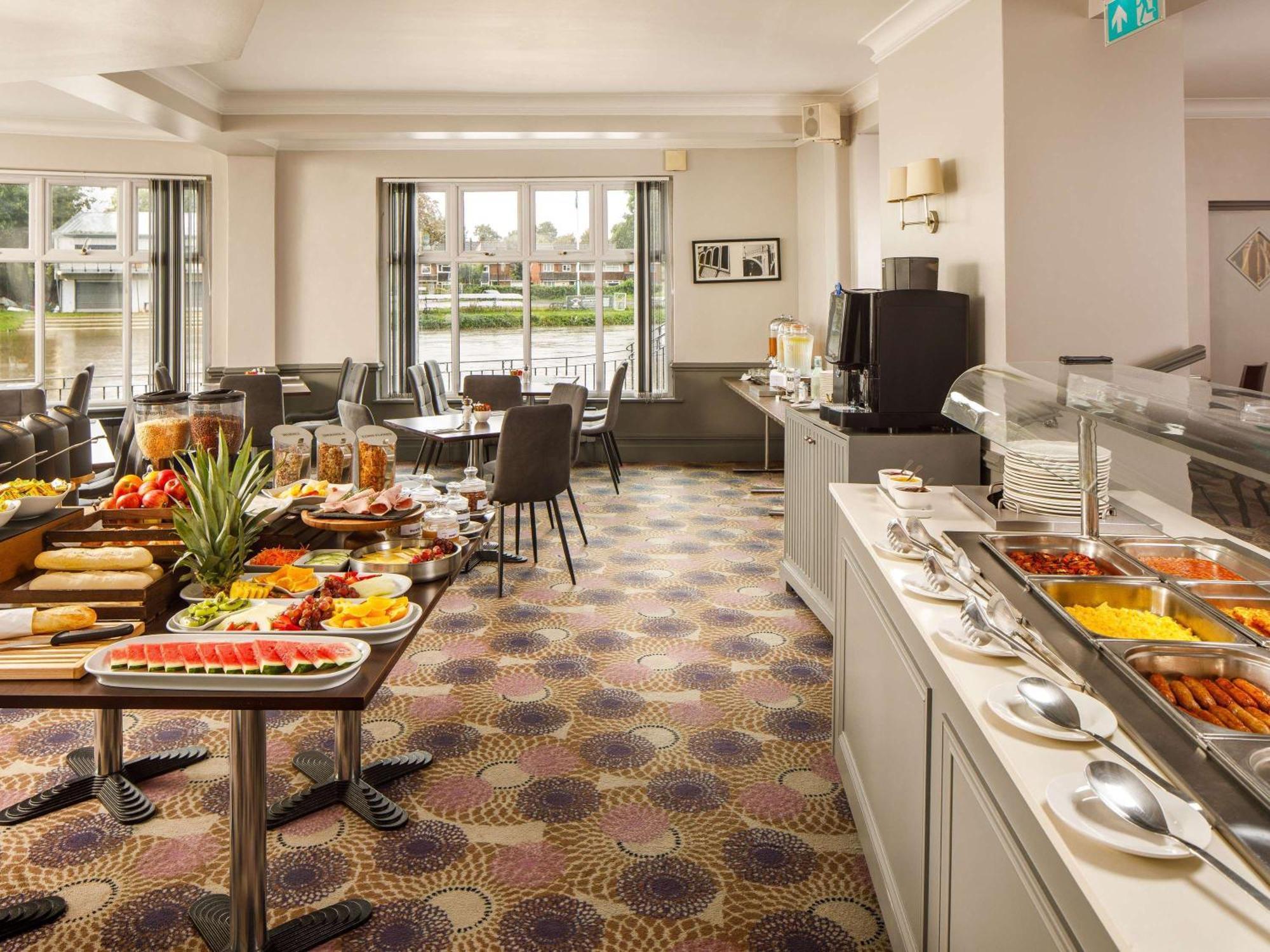 Sunday London Staines-Upon-Thames Heathrow T5 Hotel Bagian luar foto